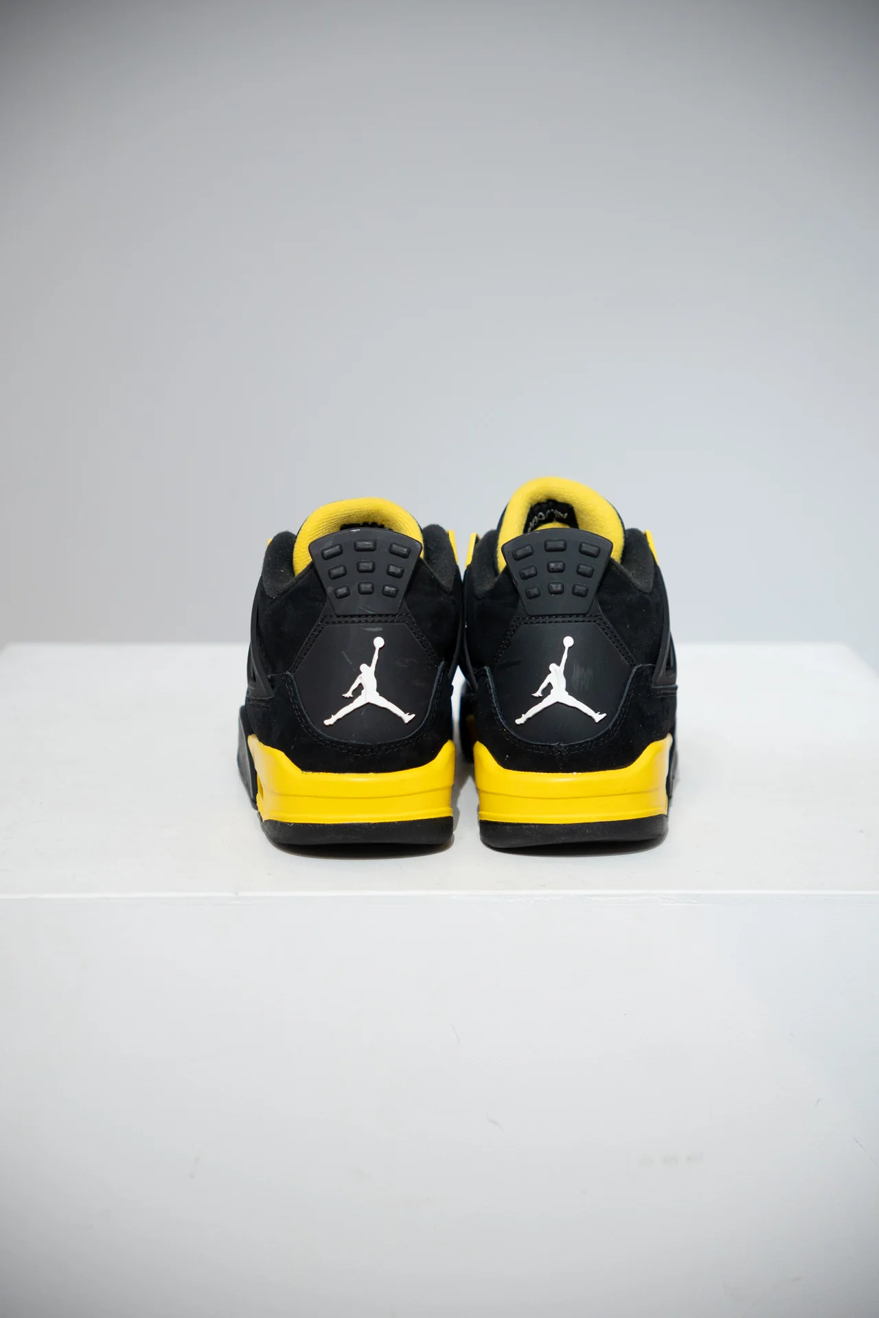 Jordan 4 Thunder GS (Taille 39) - Image 3