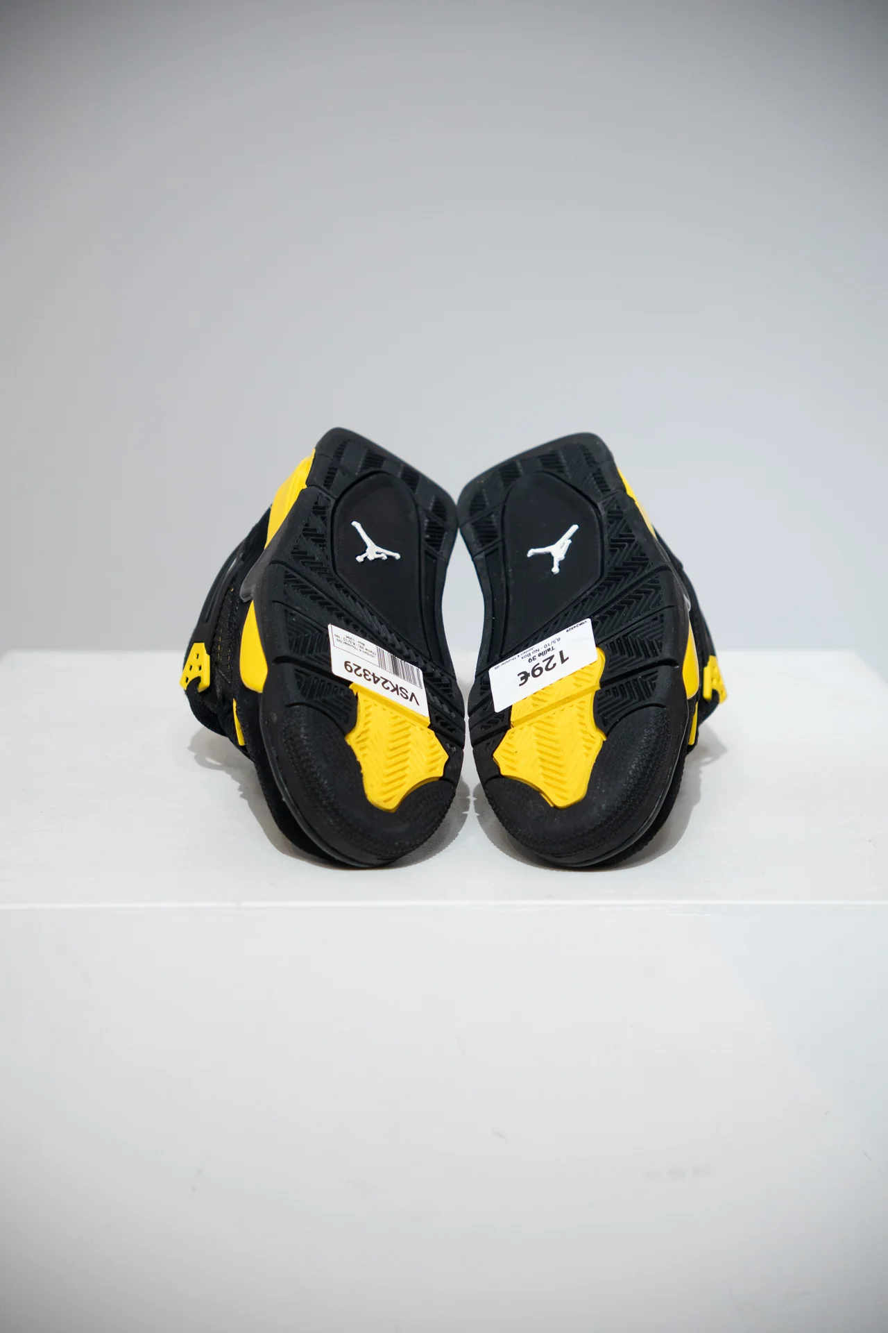 Jordan 4 Thunder GS (Taille 39) - Image 4
