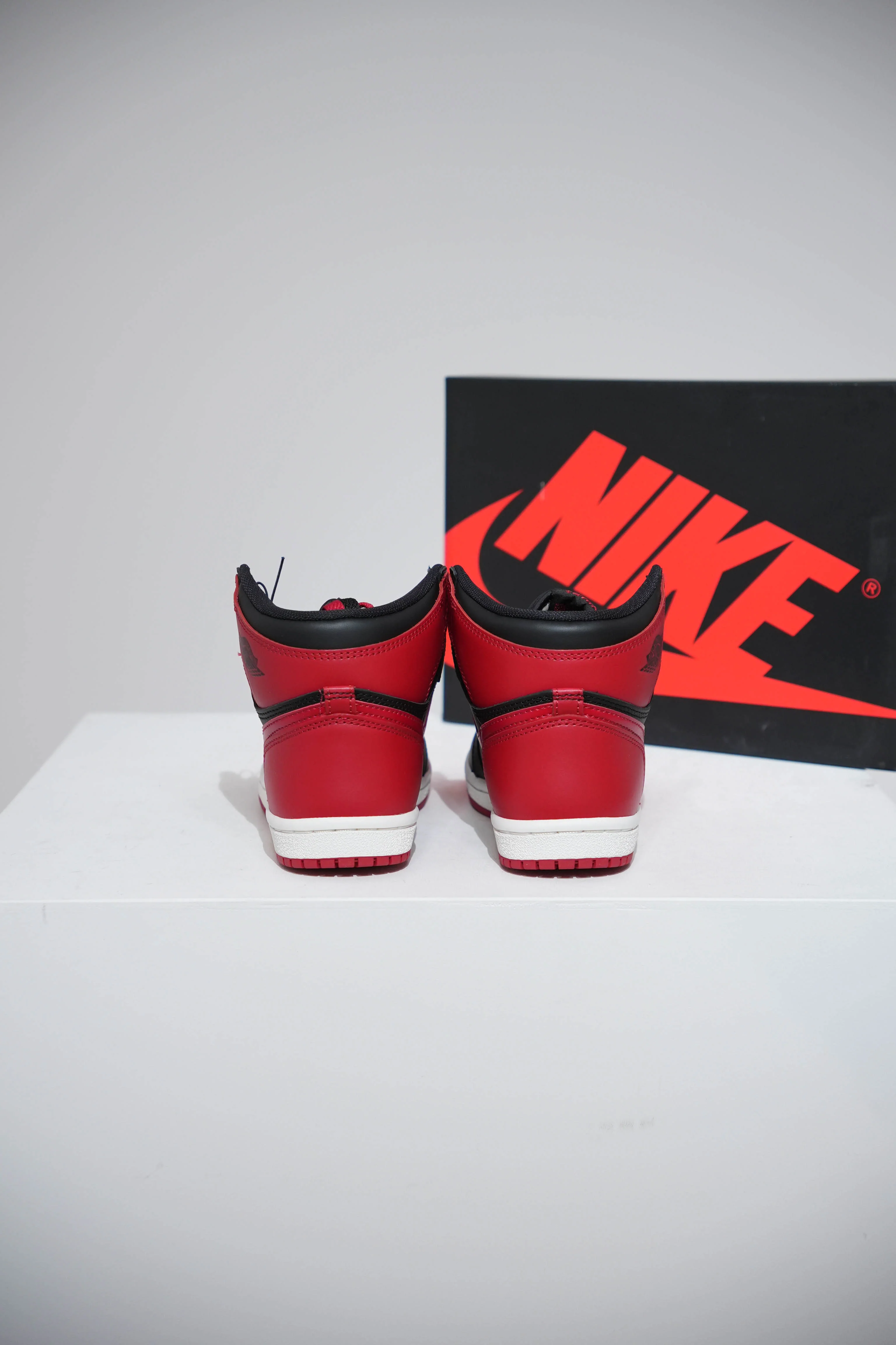 Jordan 1 High 85 Bred (Taille 42,5) - Image 2