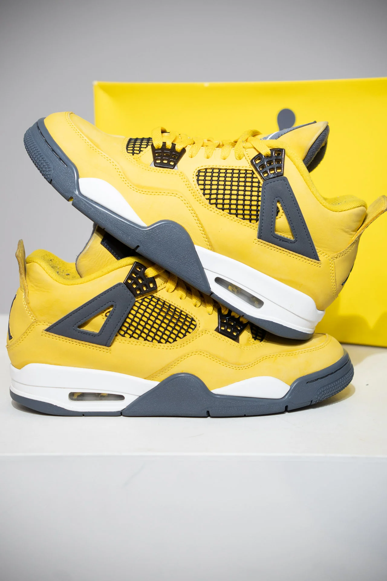 Jordan 4 Lightning (Taille 43)