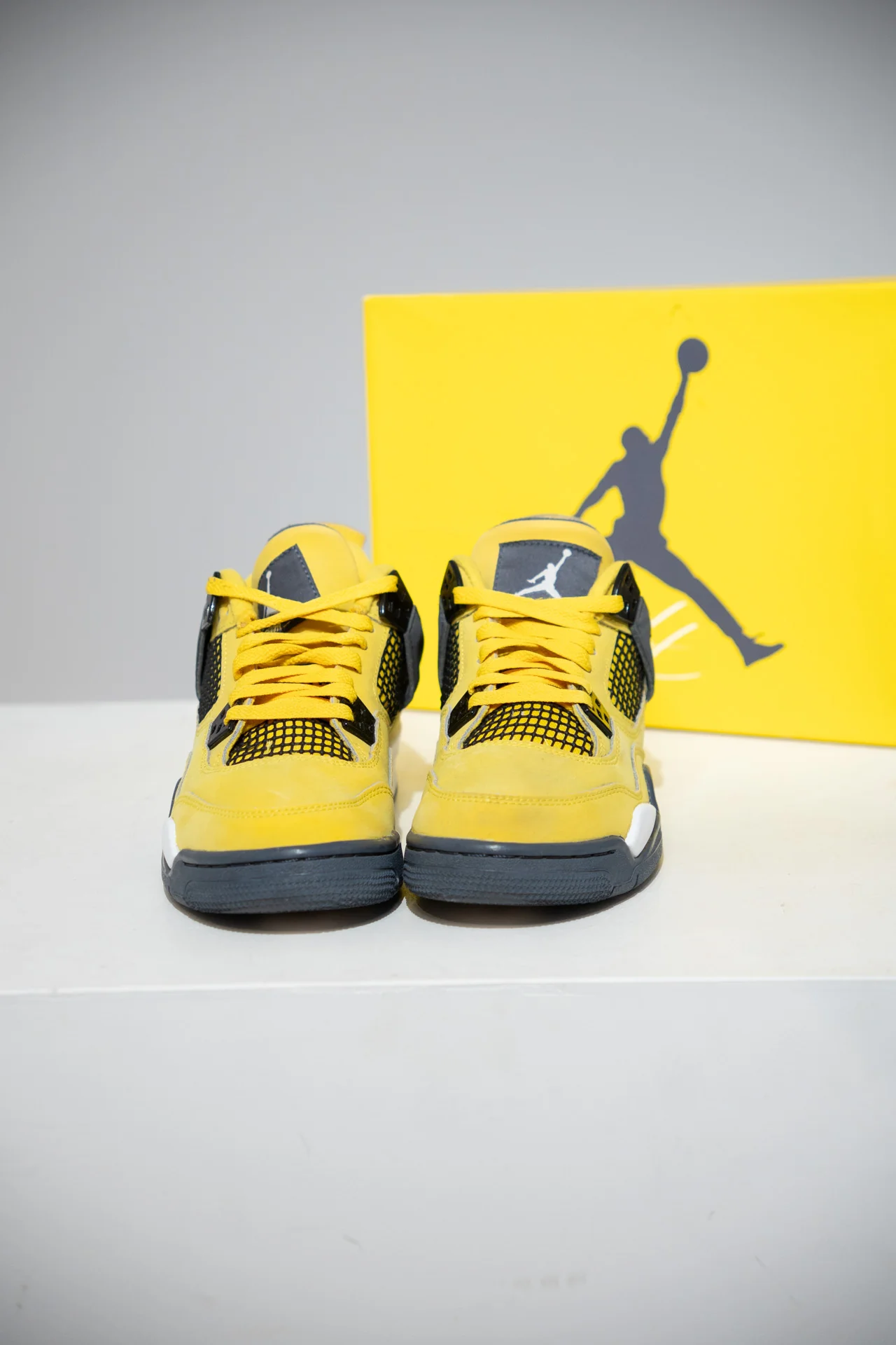 Jordan 4 Lightning (Taille 37,5) - Image 2