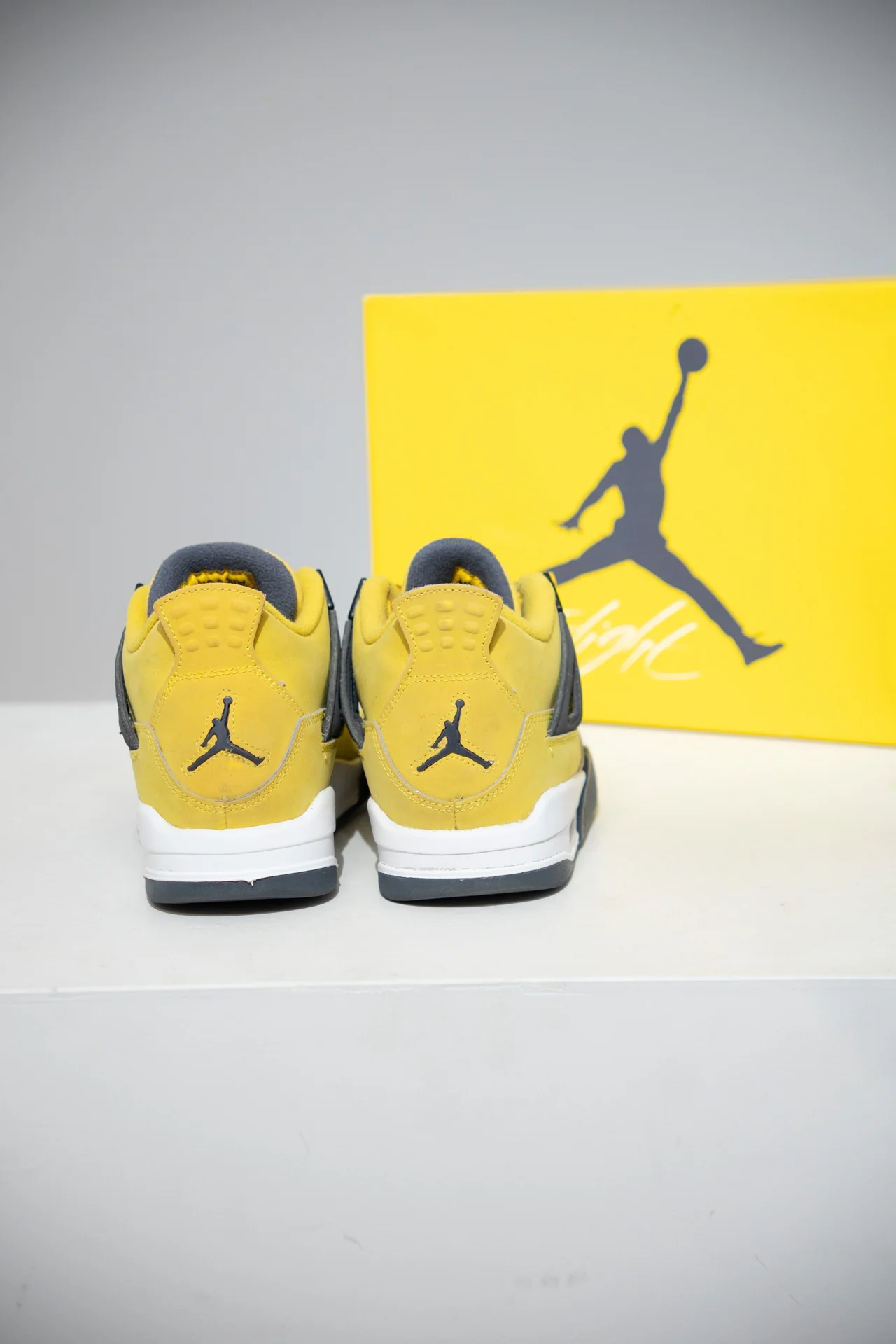 Jordan 4 Lightning (Taille 37,5) - Image 3