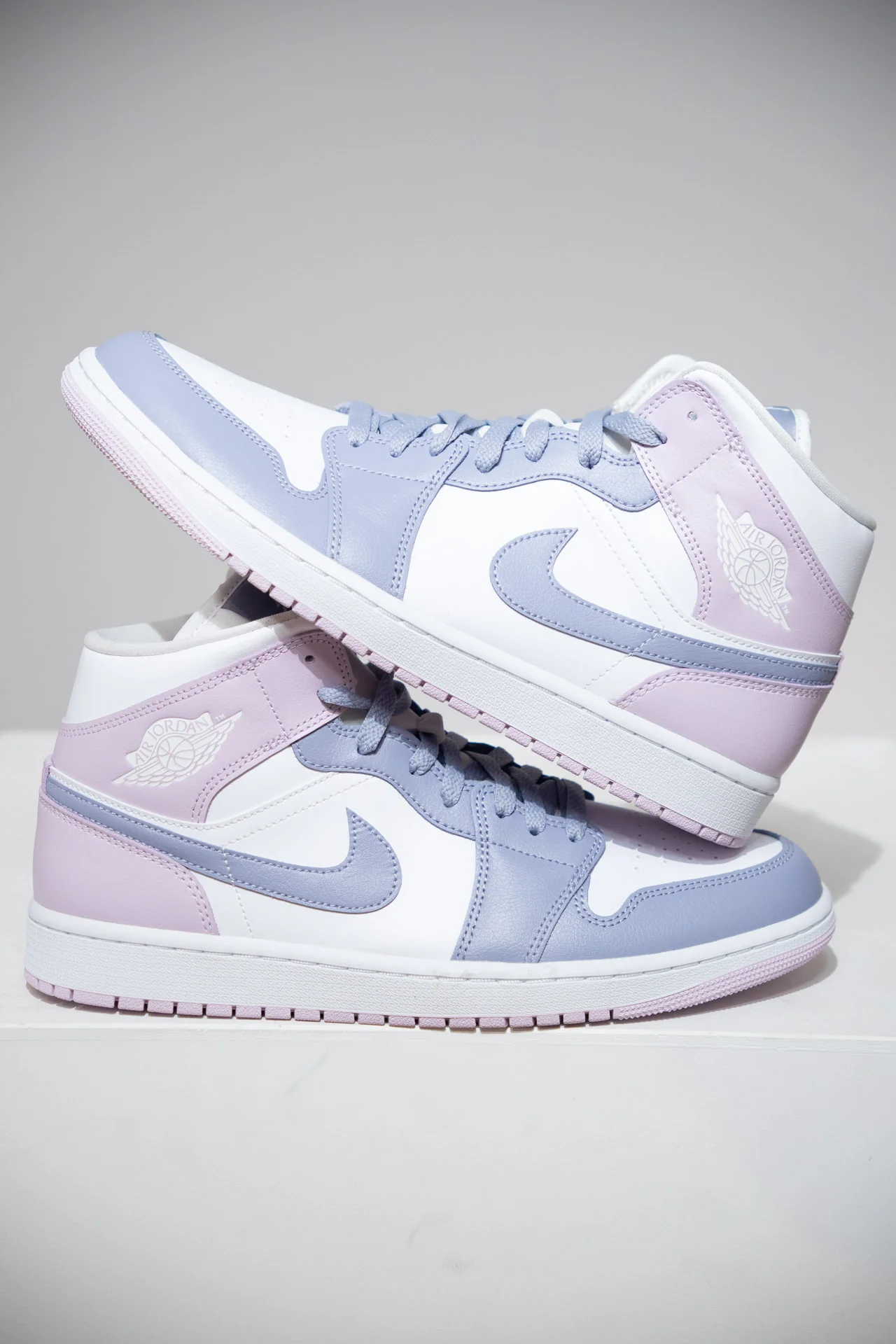 Jordan 1 Mid White Purple (Taille 44,5)