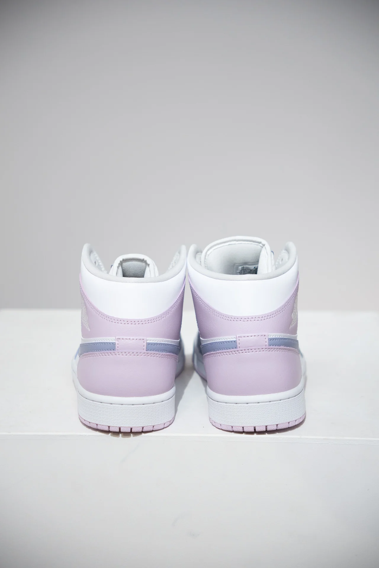 Jordan 1 Mid White Purple (Taille 44,5) - Image 2