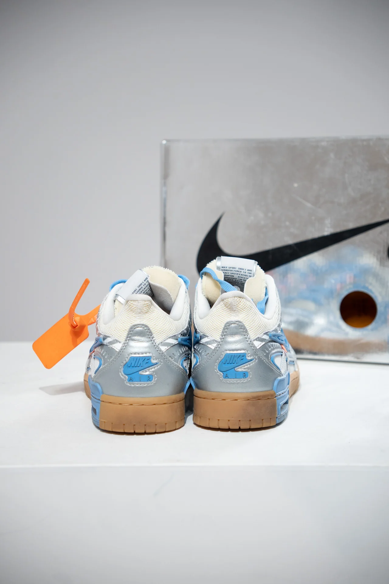 Rubber Off-White UNC (Taille 40,5) - Image 3