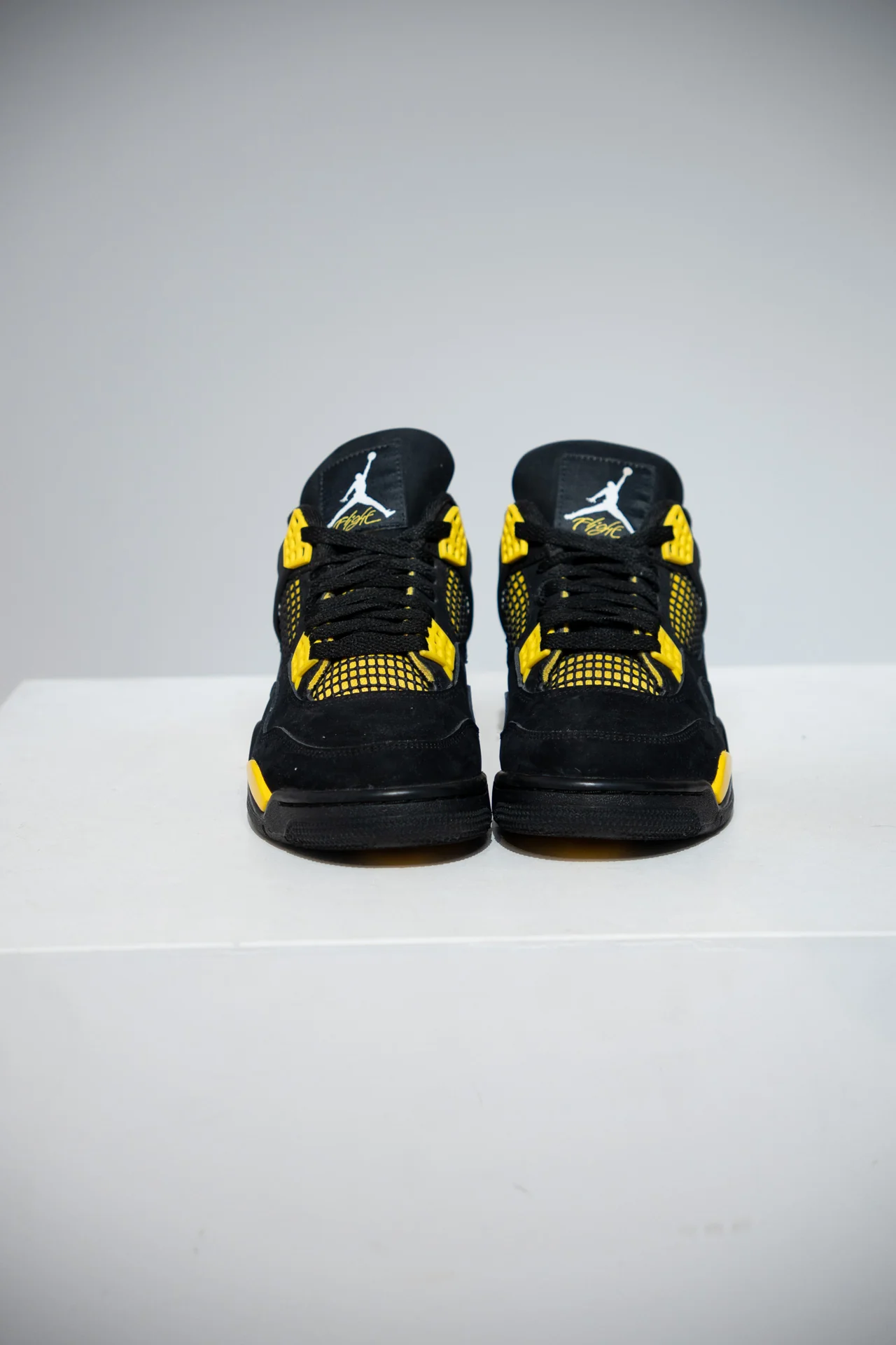 Jordan 4 Thunder (Taille 39) - Image 2