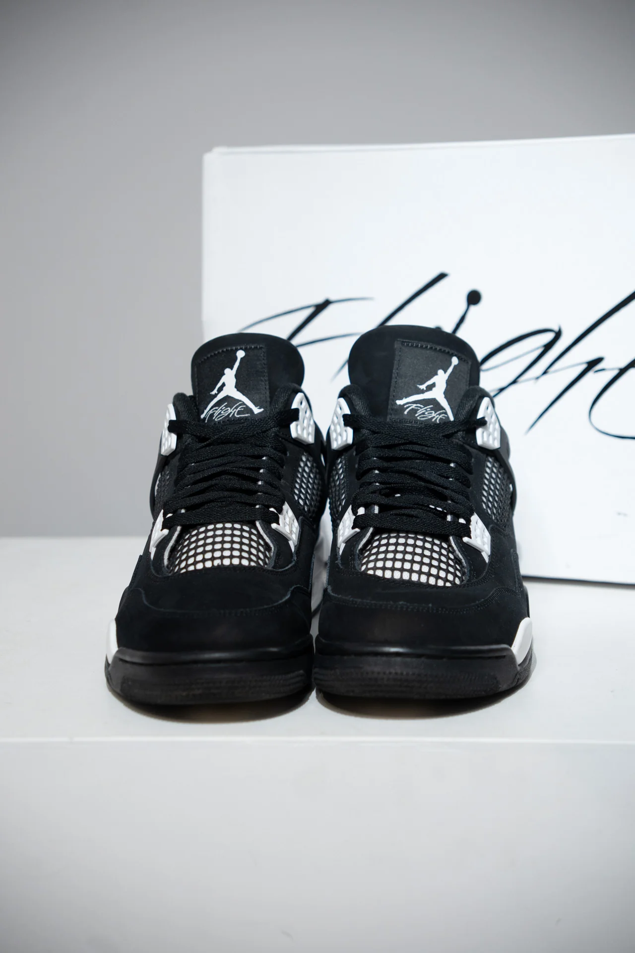 Jordan 4 White Thunder (Taille 45,5) - Image 2