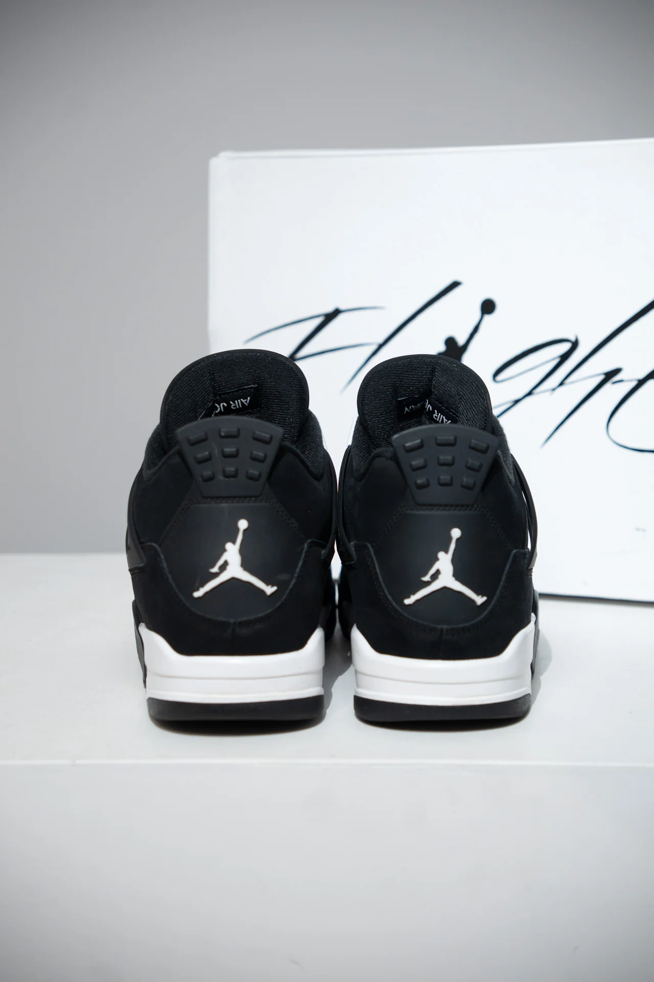 Jordan 4 White Thunder (Taille 45,5) - Image 3